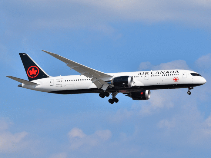 Air_Canada_Boeing_787-9_Dreamliner_C-FVND_approaching_EWR_Airport