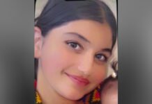 Toronto Police seek public’s help to find missing 14-year-old in east end Close-up portrait of a missing teenage girl with straight black hair parted in the middle and pulled back, fair complexion, and dark eyes. She is smiling softly at the camera and appears to be wearing a colorful top